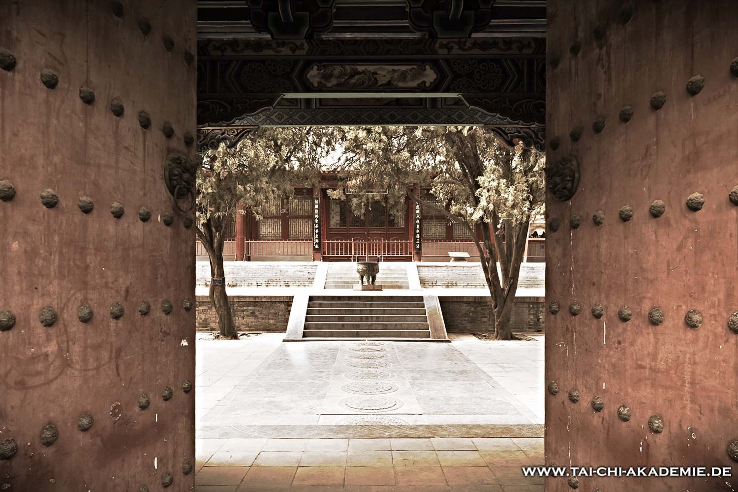 Wer regelmäßig Qi Gong übt, öffnet die Tore zu seinem inneren Tempel