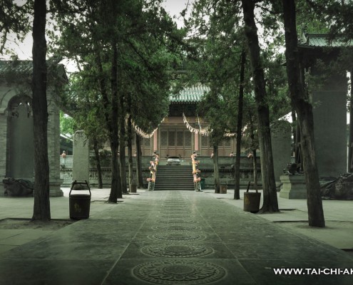 Die Buddhahalle des Shaolinklosters nachdem der Touristenstrom versiegt ist.